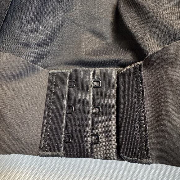 Hanes DHHU42 Ultra-Light Comfort V-Neck Wireless Bra Black Size Large - Picture 3 of 6